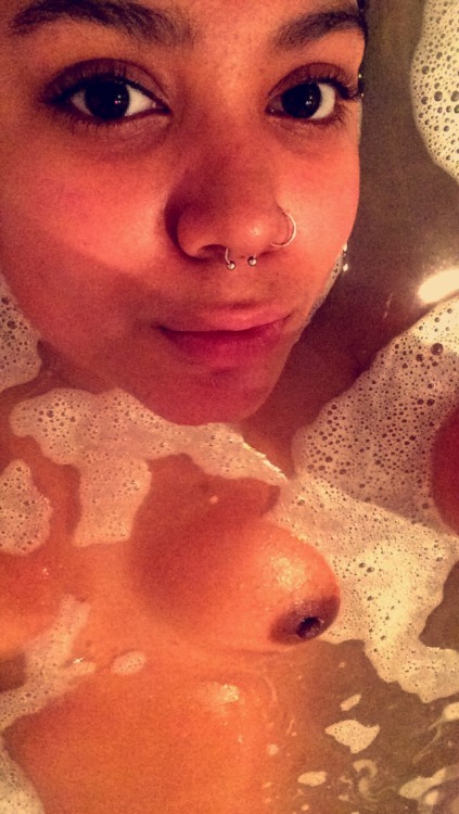 superworldunknown:  The’ I think I’m in love with baths’ photo set ft ‘I also work for lush so go figure’