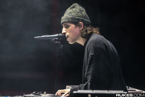 ellietoucan:Porter Robinson @ Something Wonderful 2017 Photos by Rukes