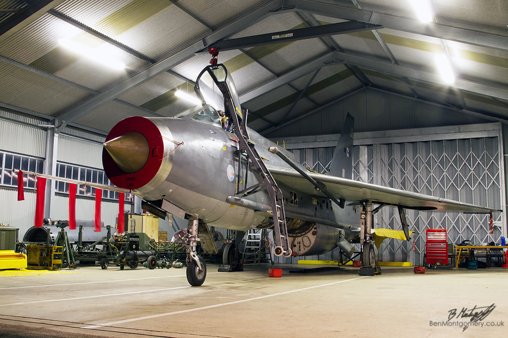 rocketumbl:  English Electric Lightning F.6