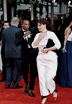 dissolvoray:Leslie Odom Jr. staying hydrated in between Naruto runs down the 2016 Tony Awards red ca