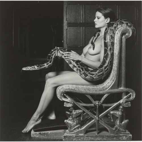 antipahtico - Lisa Lyon with Snake~Robert Mapplethorpe1982