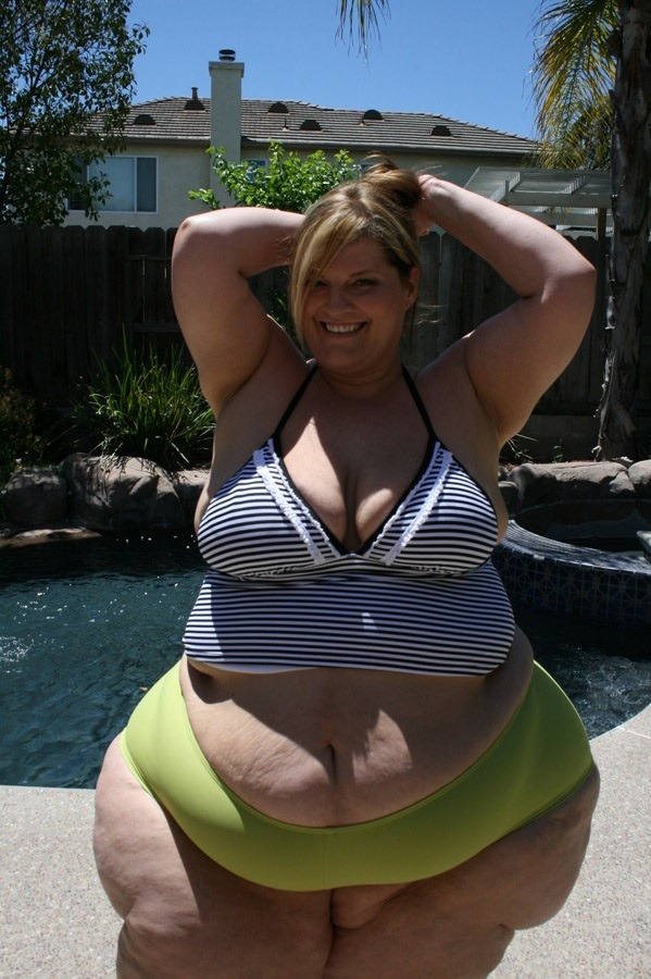 atldirtybirdsfan:  cynicalsickle:  One of the best pear shaped women around  Some