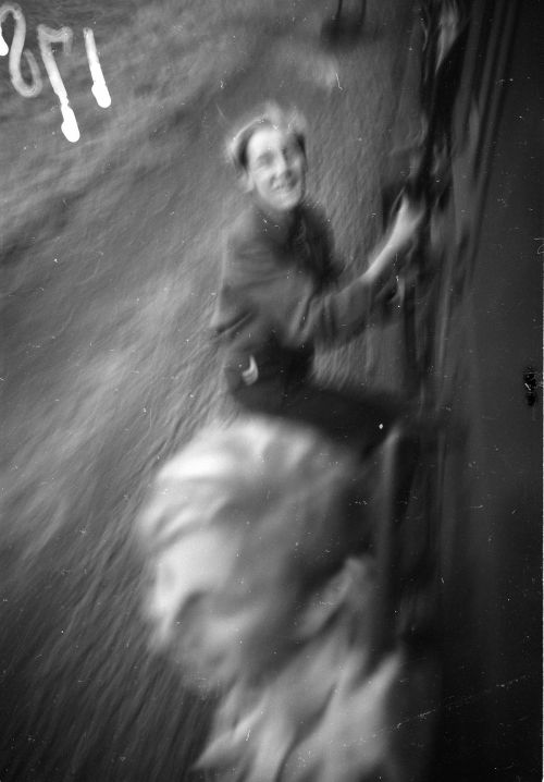 undr: Menno Huizinga. Faces of unbridled joy. Dutch Boys ride the freedom train After Liberation Fro