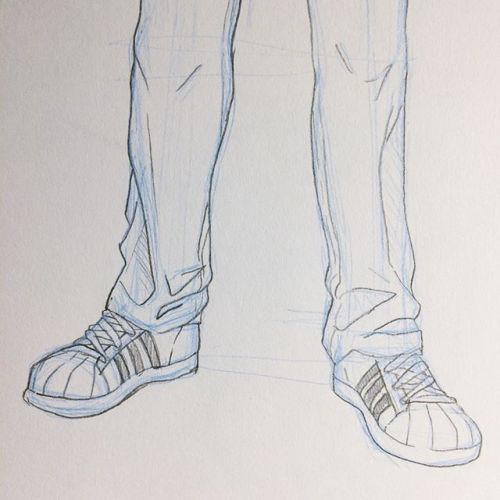 I’ve been drawing some turnarounds and therefore a bunch of angles of shoes…! Shoes are