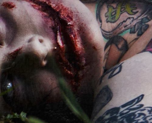 alicebizarre:  ONLY A SNEAKY PEEP at the shoot we did based on Elizabeth Short and the Black Dahlia Murder! With me, Alice Bizarre Make Up, by the talent Katie Imogen Photography and Lusy Logan (Model) xxx