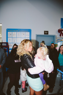 k1mkardashian:  beyonce:  Walmart; Boston December 2013 photo by Robin Harper  &ldquo;this white baby would make a good toy for blue&rdquo; 