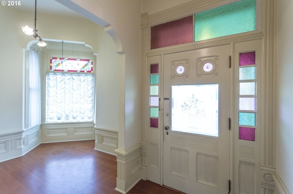 househunting:  $304,291/3 brAlbany, OR  For an old Victorian that is very well kept