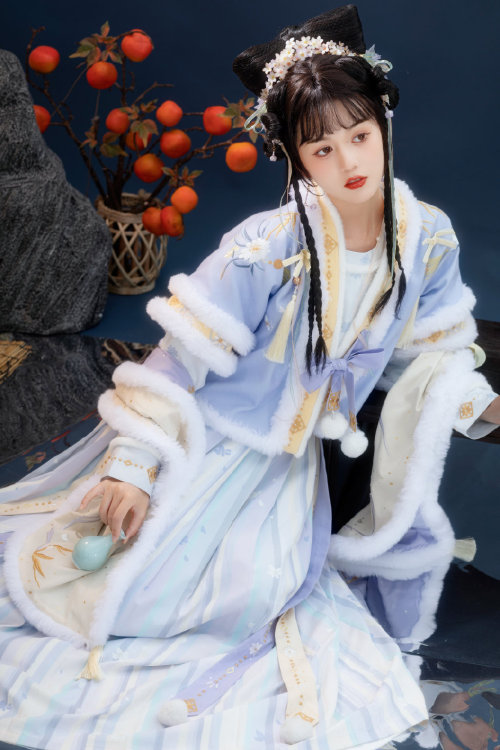 chinese hanfu for winter by 花朝记