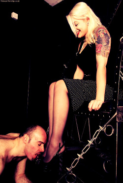 petforher:  Happy Mistress = Happy sub 