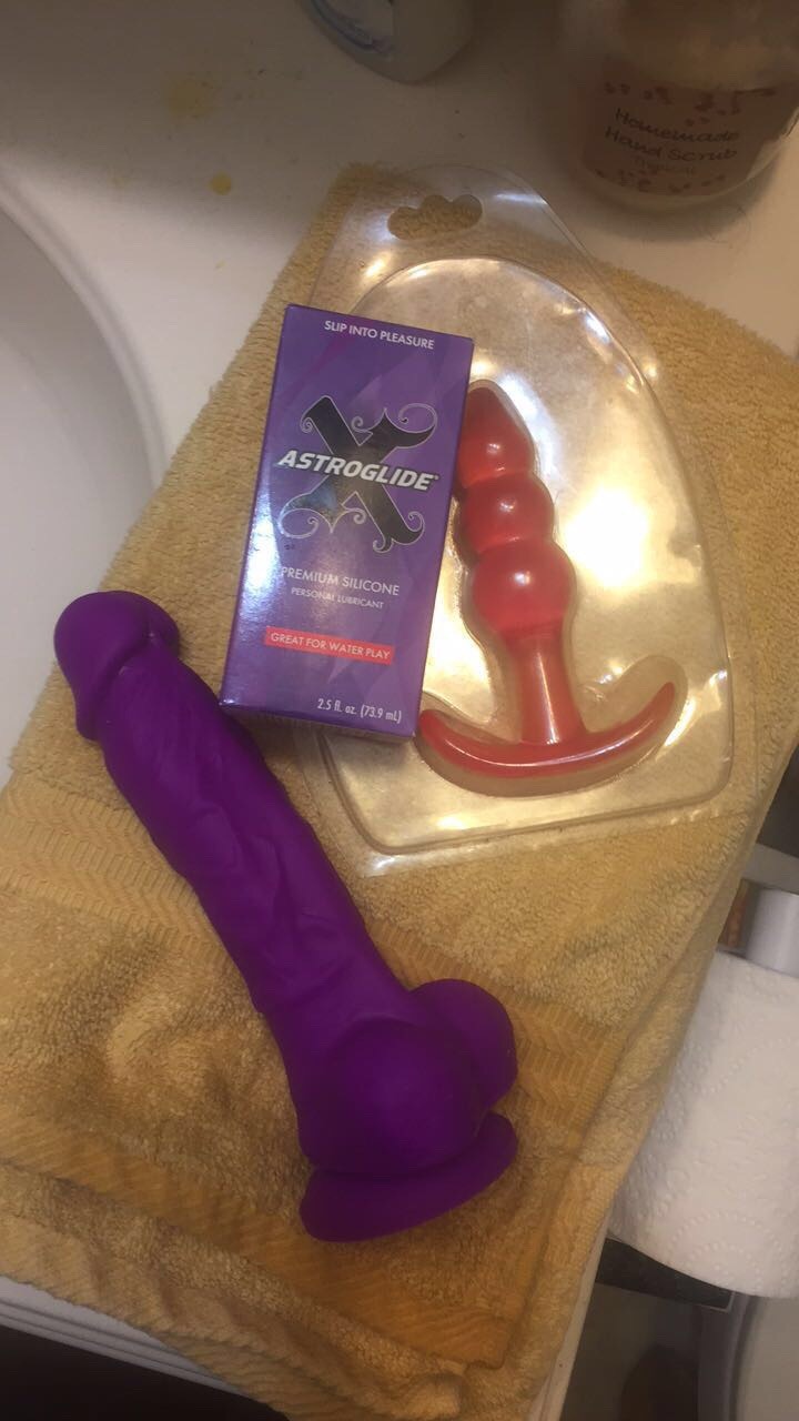 pinkfloydfanatic:  Had some fun tonight in the shower with my toys