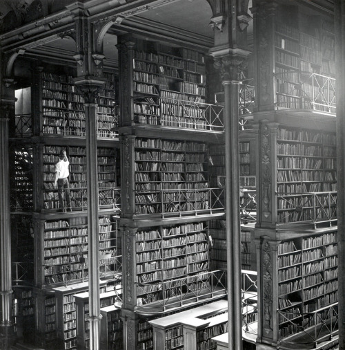 wonderful-strange:  The old Cincinnati Public Library