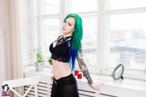 beautifulgirlsmakemesuicidal:  Janesinner Suicide 