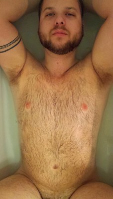 ffhusbear: Fuck bubbles.  I’m hardcore. FFhusbear is HAWT!