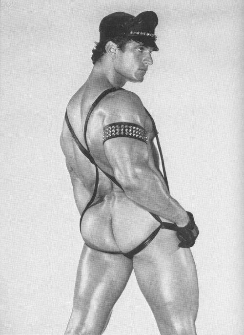 TIGHT CLUB