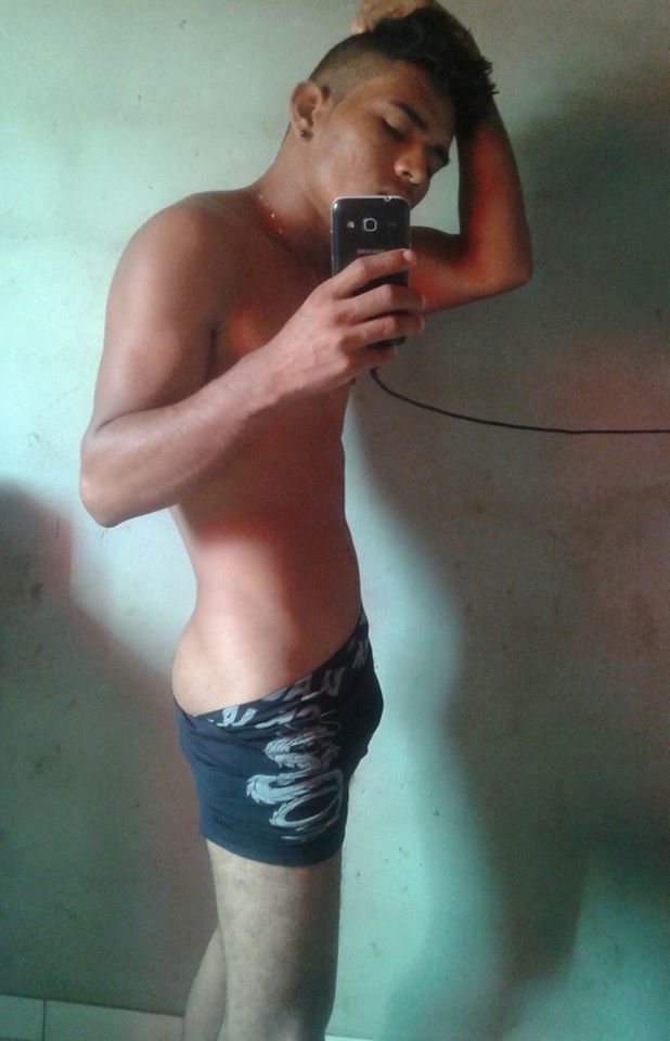 diidiitm:  Chacal moreno, mi mero mole.  Reblogg ❤❤❤