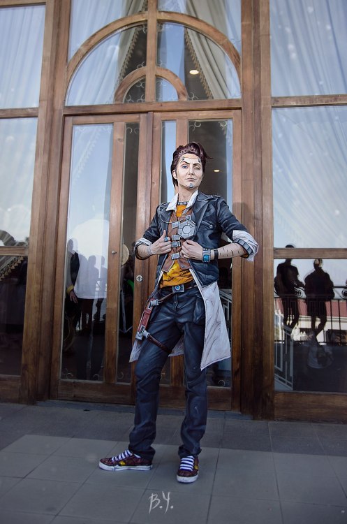 nakacockroach:Cosplay Handsome Jack by @nakacockroach