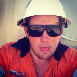 readyrednecks:  tradies2000:  Little tongue