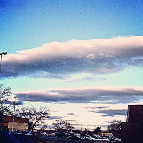 Clouuudssss. Summer must be coming. Right? #clouds #outside #sky #eveningsky #springtime #summerisco