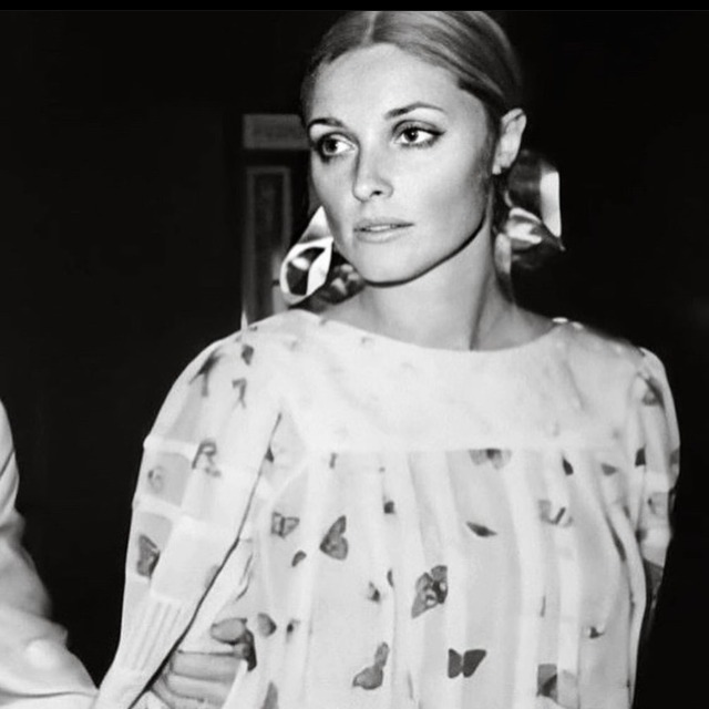 Sharon in her butterfly dress and ribbons in her hair🌻🌻🌻
Via @polanskisharontate on Instagram🌻