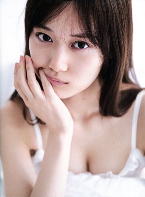 petashi:  山下美月1st写真集　「忘れられない人」 adult photos