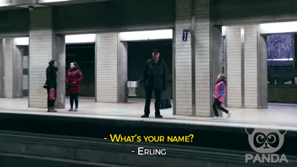 sizvideos:  Children surprises old man in a train station (video) 