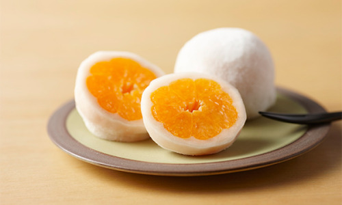 atmeal012: Mandarin Orange Daifuku （みかん 大福）mikan daifuku  Milan daifuku is a kind of Japanese confec
