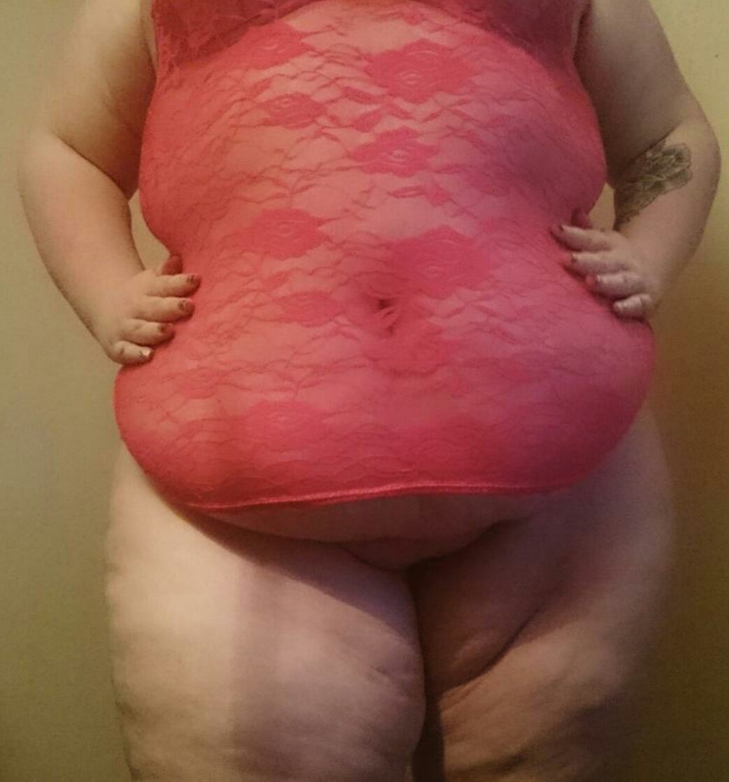 lovemlarge:  Tight in red lace! A bit too tiny as it is unable to cover her whole