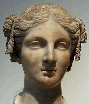 mad-moiselle-bulle:Antique Roman Women Hairstyle.