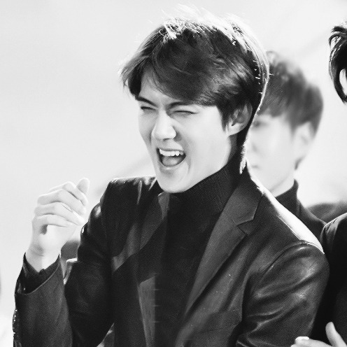 brbcrawlingtokorea:  Just a laughing Sehun 