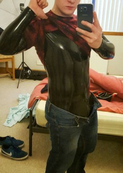 rubberboundobject:  Felt like today is a good day to wear some rubber 