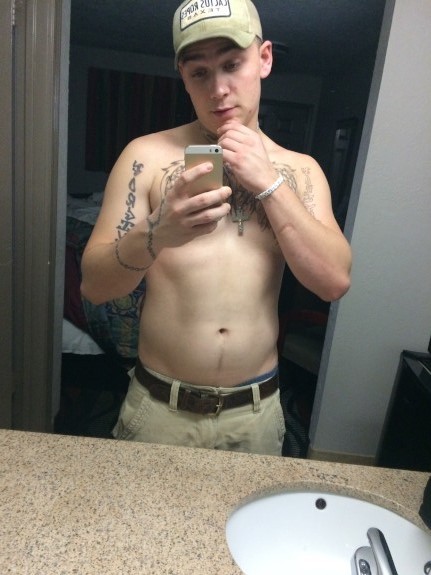 straightwhitethugs:  Yummy