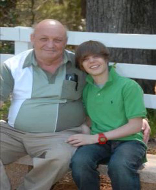 sexting-your-grandma:  Justin and his sugar daddy 