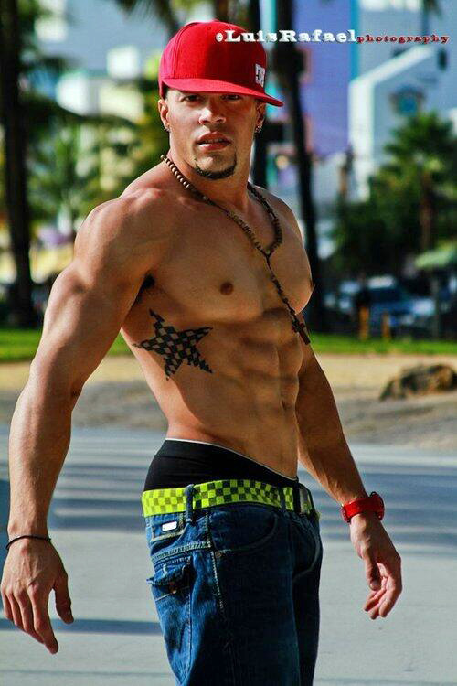 savvyifyanasty:  &gt; damn he’s everything 