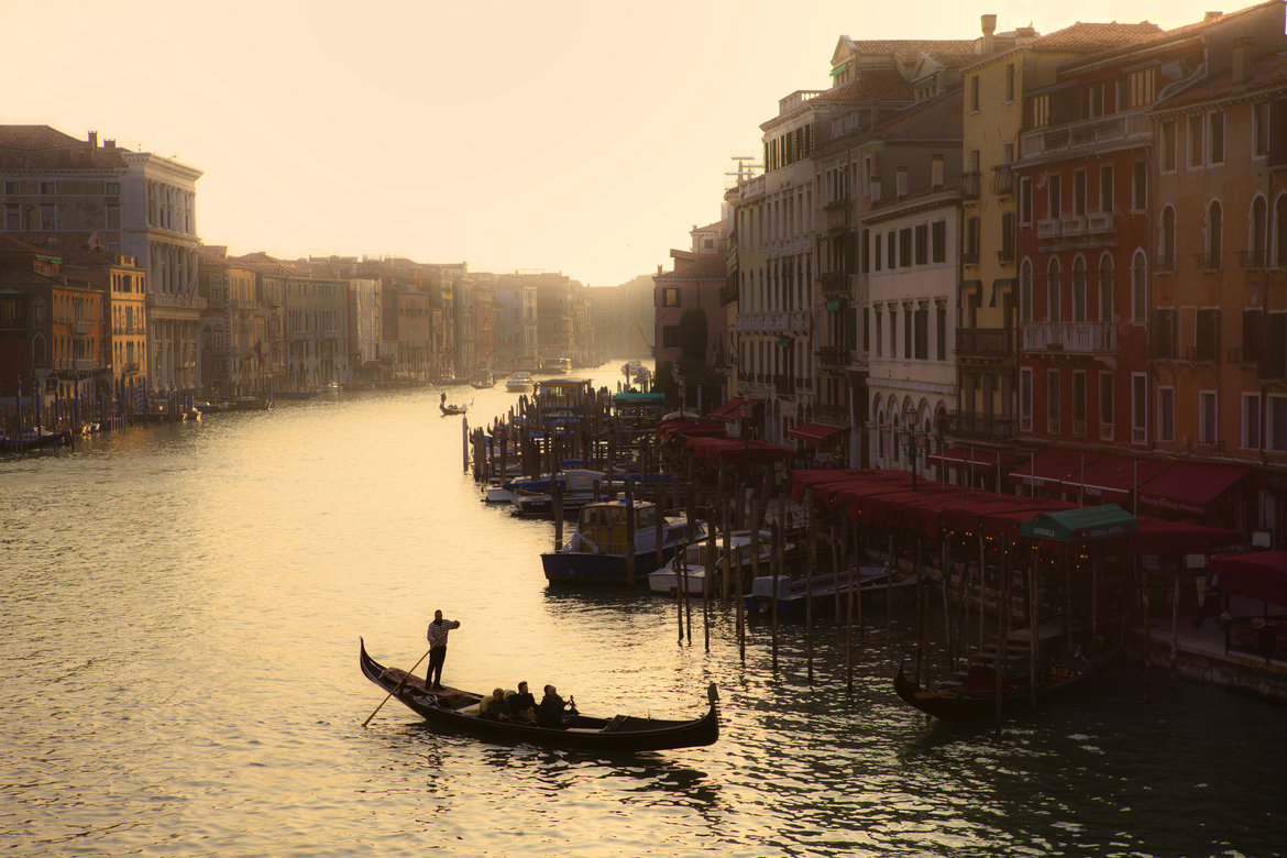 noctaeris:  Canal Grande | After Daybreak | Golden Hour | Béla Török  