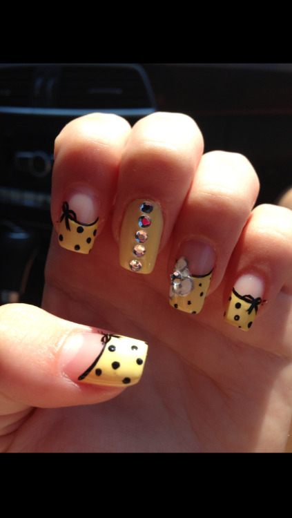obsessed with my nails  follow me on instagram! @carlymazer