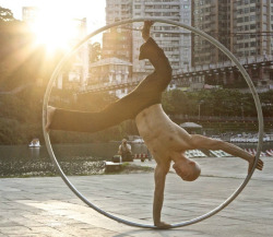 New Post has been published on http://bonafidepanda.com/breathtaking-performance-taiwans-master-cyr-wheel/A Breathtaking Performance of Taiwan’s Master of the Cyr WheelIt is as if you’ve seen Leonardo da Vinci’s “Vitruvian Man” come to life,