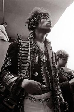 maudelynn:  Jimi Hendrix backstage at Monterey,