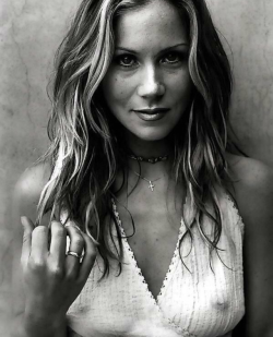 rebus1746:  Christina Applegate