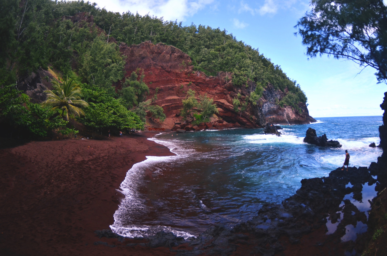 emesre:  Red hues of Hawaii Green hues of Oregon 