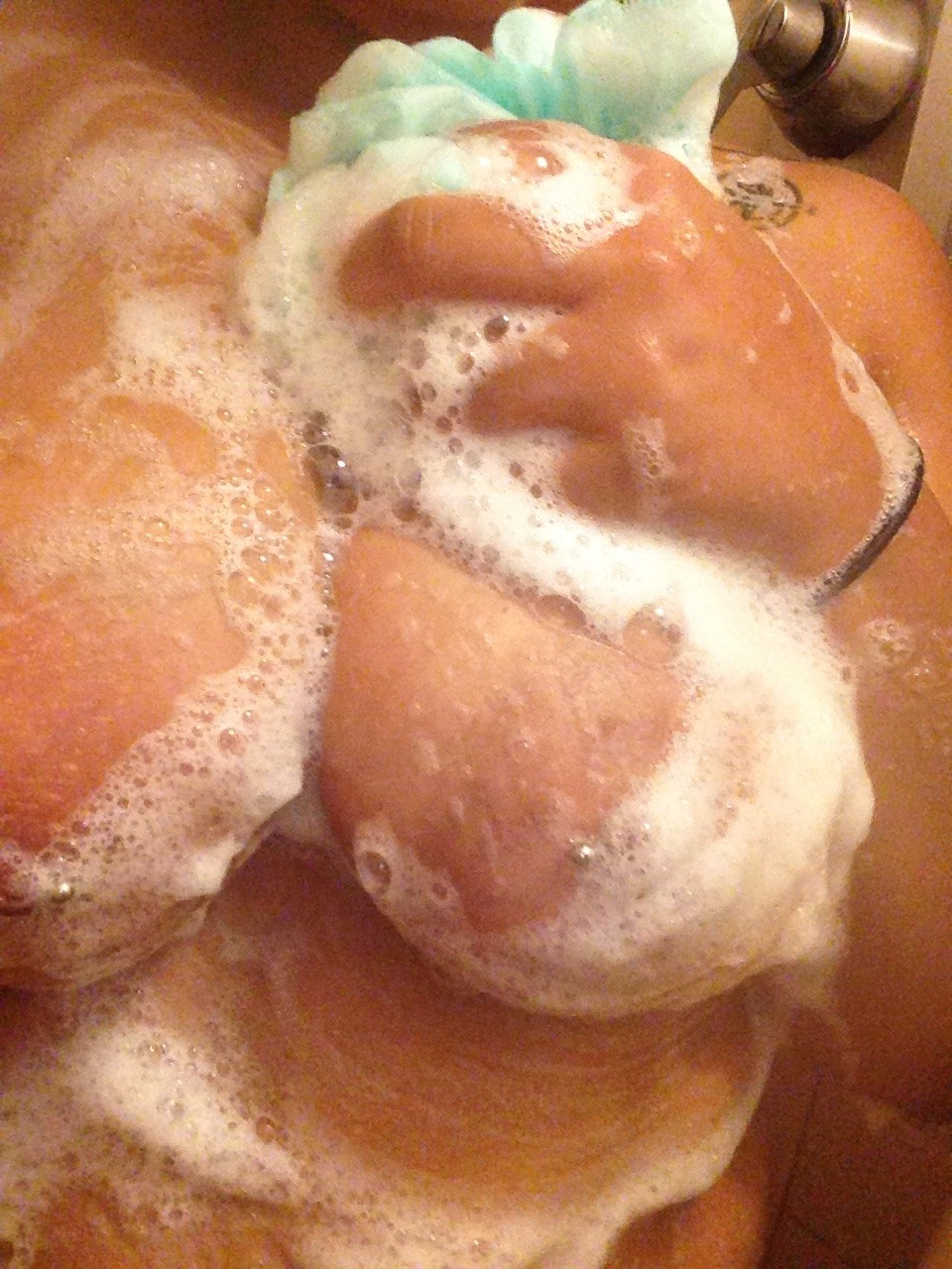thereleaseof-queenj:  bubbblessss