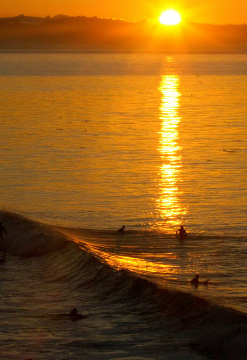 highenoughtoseethesea:  Chasing Mavericks production still.  Sunset.
