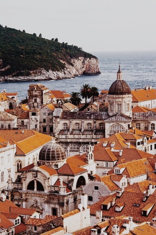 croatia-nt: around croatia in 30 places ↳ dubrovnik; “those who seek paradise on Earth should come t