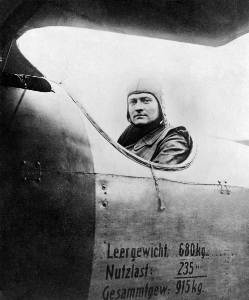 longbeardedgentleman:Manfred von Richthofen - 1917