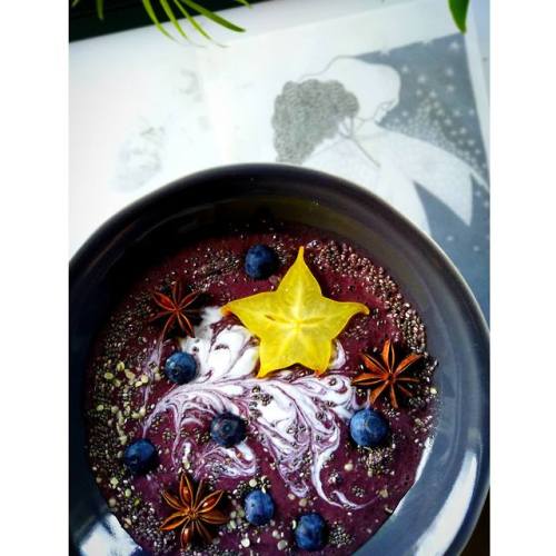 Demah-In-The-Galaxy…MyTinyGalaxy..- fruit bowl with oat, maca powder, chia and hemp seeds..