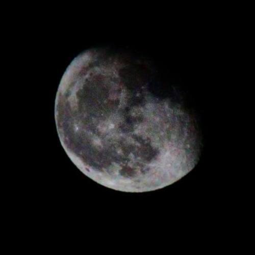 #moonshot #closeupshot #canonrebelt6 #canoneosseries #rebelt6s #ef75300mm #igedit #boredshots