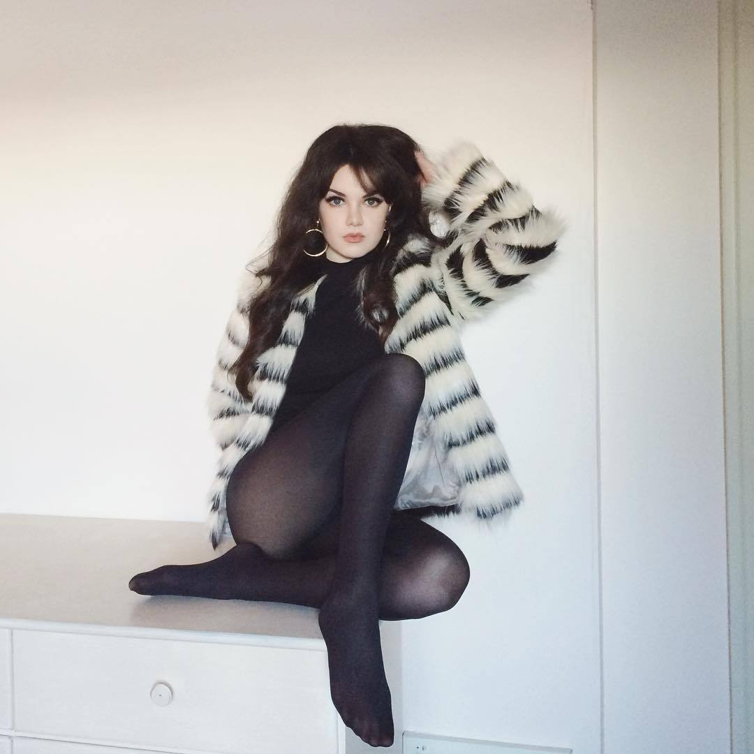 deewiper-pantyhose:  kolk69:  💖💖💖  http://deewiper-pantyhose.tumblr.com
