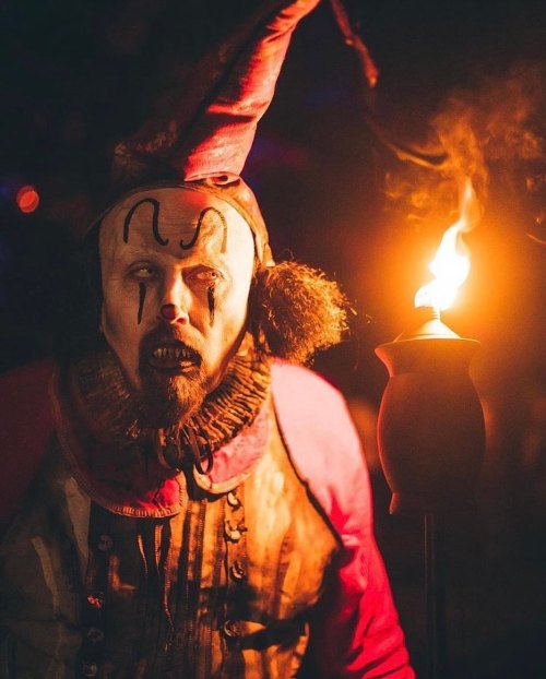 Credit @doom_and_gloomy #doom #torch #creepy #creepyclown #clown #evil #evilclown #klaun # https://w