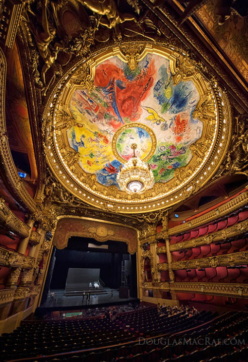 The Paris Opera House. Ceiling mural by Marc Chagall, roof sculpture &lsquo;Harmony&rsquo; b