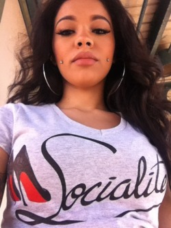 titties-n-beer:  You can order your socialite tee at http://tittiesnbeer.bigcartel.com 