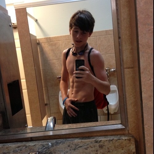 https://horniboisteenbois.tumblr.com/post/167355294745